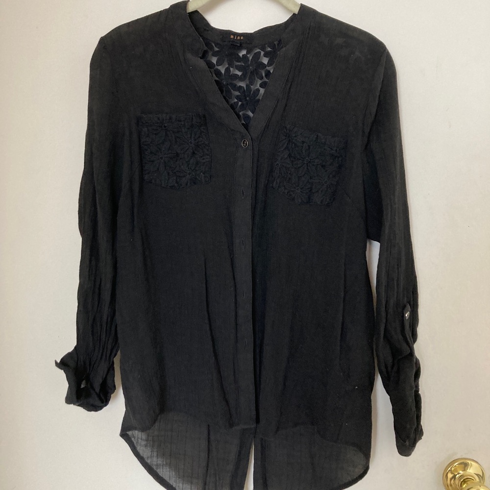 Black button down, Mine, L